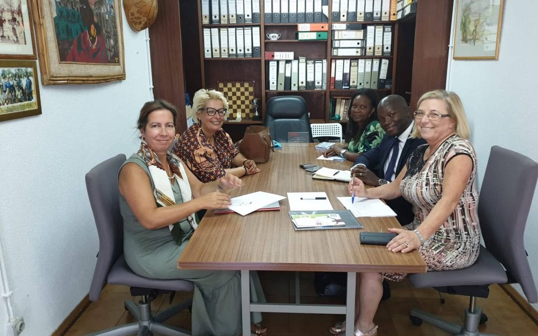 Grupo Ensinus reune com Associação Guineense de Solidariedade Social